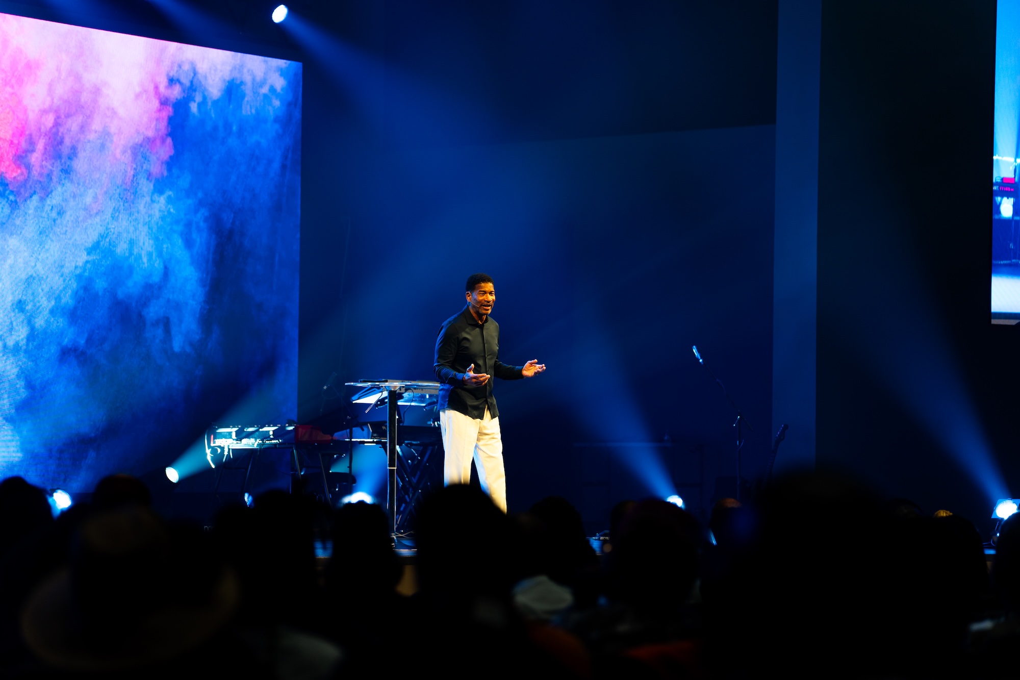 People worshiping together at Eagles Nest Church